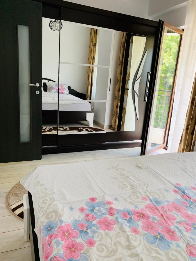 Bridge Tower Residence 雅西 外观 照片